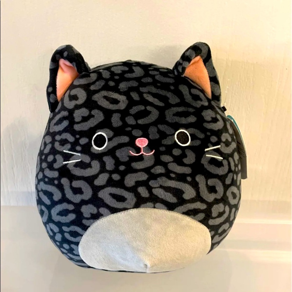 Brand néw. Squishmallows Xiamara the cat.